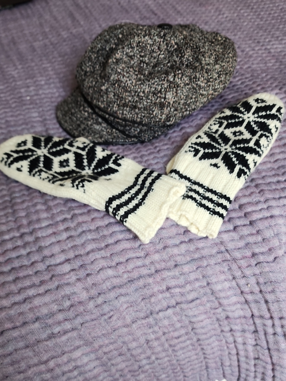 Nine West Black Lined Tweed Brim Cap With Gap Mittens